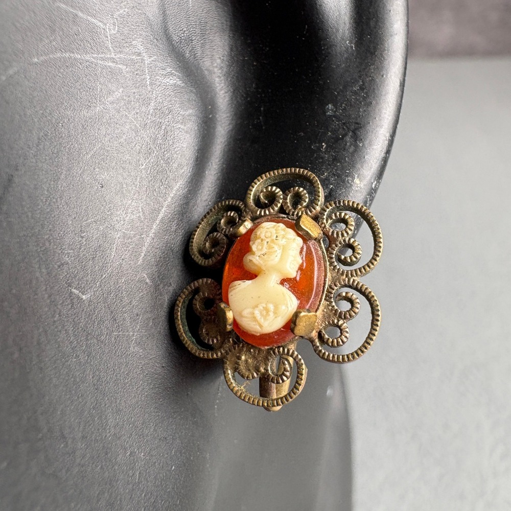 Vintage Cameo Screw Back Earrings Gold Tone Filigree Faux Carnelian Victorian